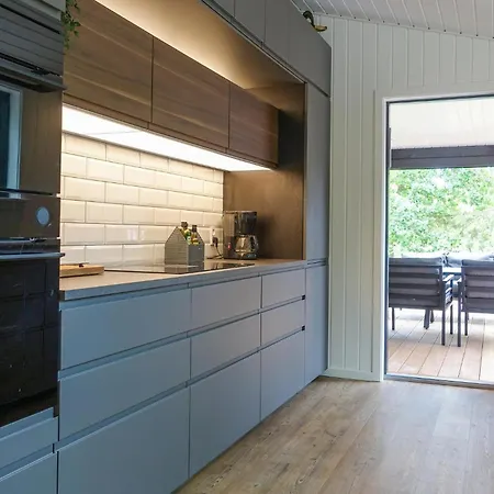 Semesterbostad Lovely In With Kitchen